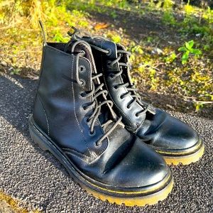 Dr Martens 8 Womens